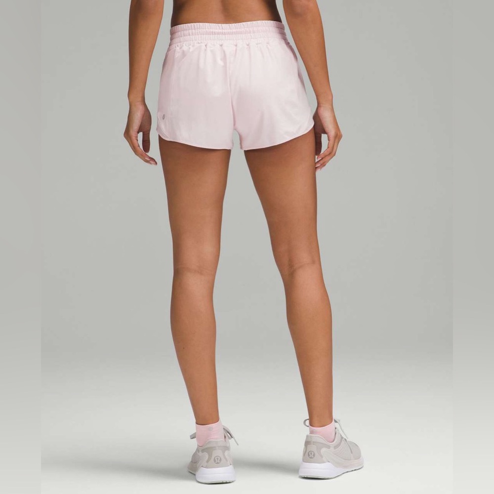 Lululemon Hotty Hot High-Rise Lined Short 2.5"
Flush Pink